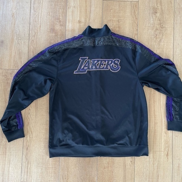 VINTAGE Adidas Limited Edition Carbon Fiber Los Angeles Lakers track jacket - Picture 3 of 9